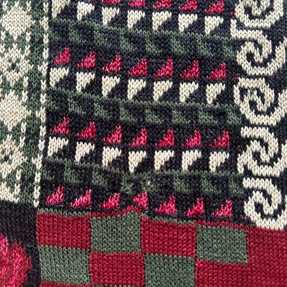 Vintage Patchwork Knit Sweater with Floral Patterns - Picture 10 of 10